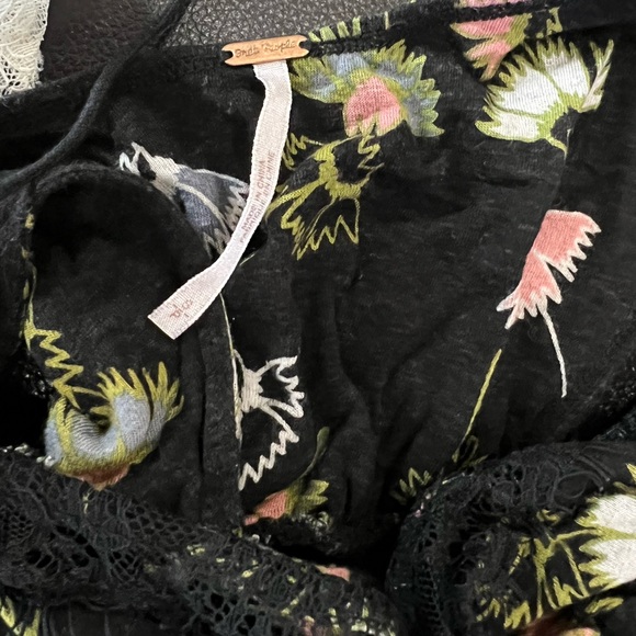 Free People Black Floral Lace Open Back Top - Size S - Picture 5 of 5
